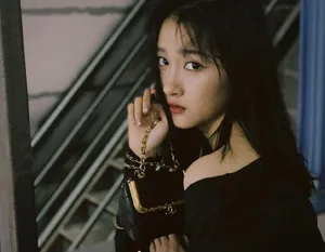 关晓彤暗黑风私服照图片