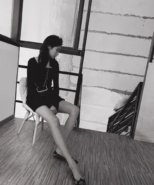 关晓彤暗黑风私服照图片_3