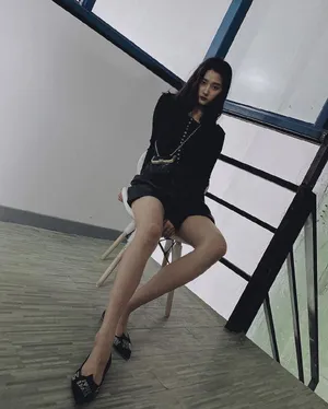 关晓彤暗黑风私服照图片_4