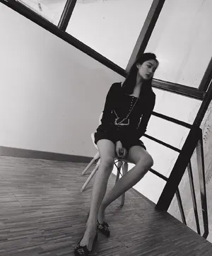 关晓彤暗黑风私服照图片_5