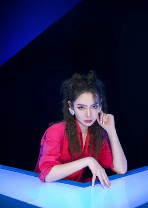 戚薇连体工装甜酷写真图片_4