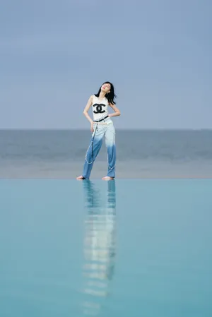 王悦伊清爽灵动写真图片