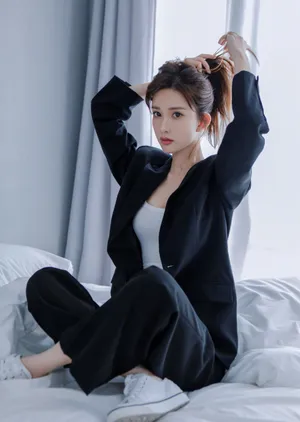 孟子义黑色西装甜酷写真图片_8
