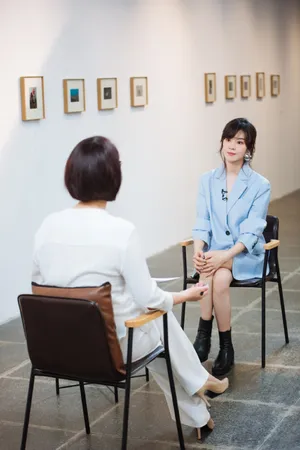 郁可唯蓝色西装优雅图片_3