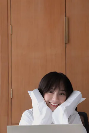 卜冠今搞怪职场写真图片_5