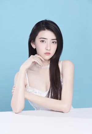 梁洁白裙清爽性感写真图片_3
