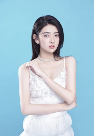 梁洁白裙清爽性感写真图片_4