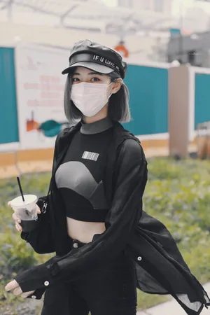 许佳琪酷飒街拍私服照图片_5