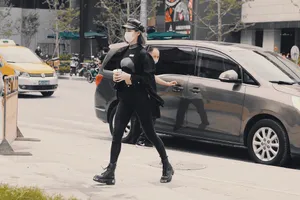 许佳琪酷飒街拍私服照图片_7