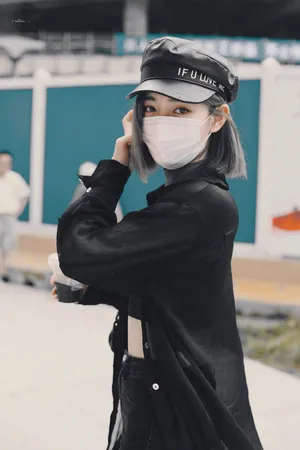 许佳琪酷飒街拍私服照图片_8