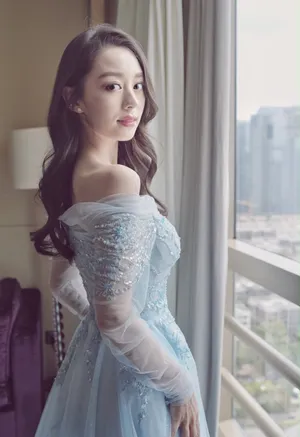 吉娜蓝色纱裙礼服性感写真图片