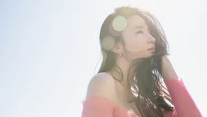 刘亦菲夏日红衣海边写真图片_4