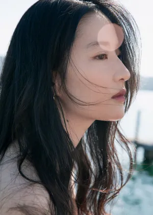 刘亦菲夏日红衣海边写真图片_6