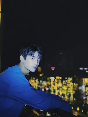 张远蓝T清爽夜景写真图片_5