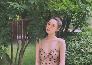 史卿妍性感吊带裙写真图片