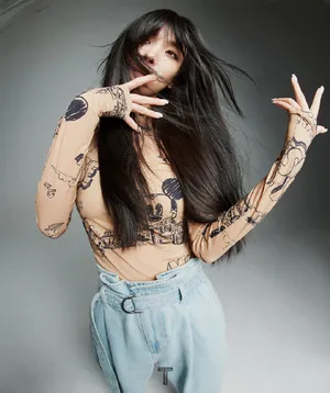 杨幂黑白性感内页大片写真图片_3