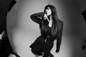 杨幂黑白性感内页大片写真图片_6