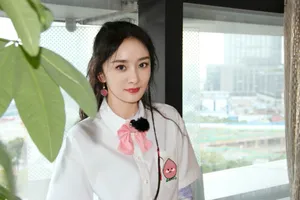 杨幂《密室逃脱》最新甜美剧照图片