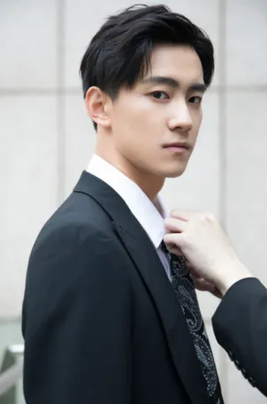 晏紫东沉稳帅气西装写真图片_4