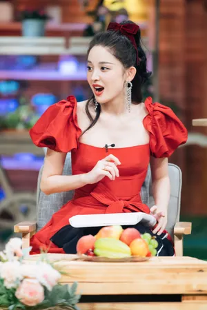 古力娜扎性感红裙综艺剧照图片_4