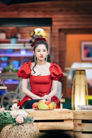 古力娜扎性感红裙综艺剧照图片_5