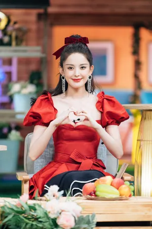 古力娜扎性感红裙综艺剧照图片_6