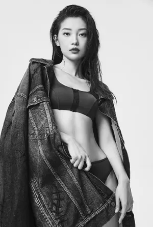 田依桐性感撩人写真图片