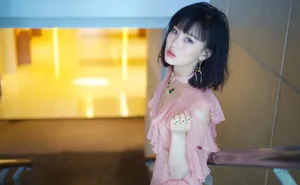黄龄粉色礼服性感图片写真_2