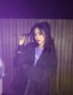王梓薇唯美夜景街拍图片_1