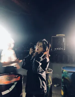 王梓薇唯美夜景街拍图片_2