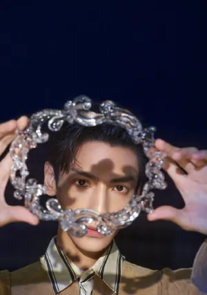 罗云熙最新帅气写真大片_4