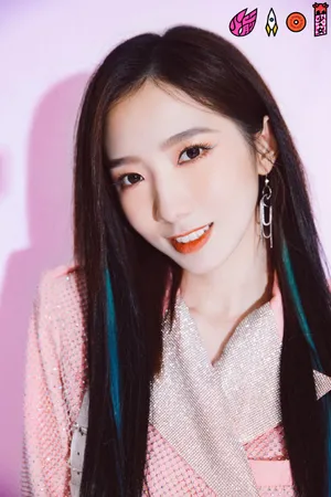 火箭少女101粉嫩合体写真图片