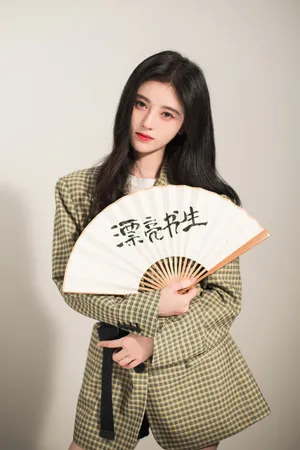 鞠婧祎潇洒酷美写真图片