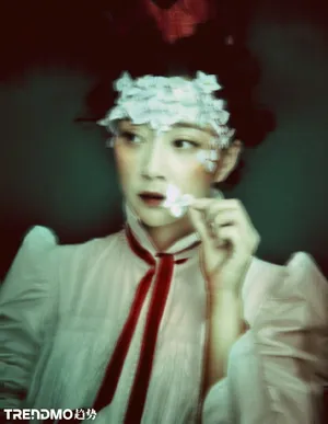 殷桃暗黑童话大片写真图片