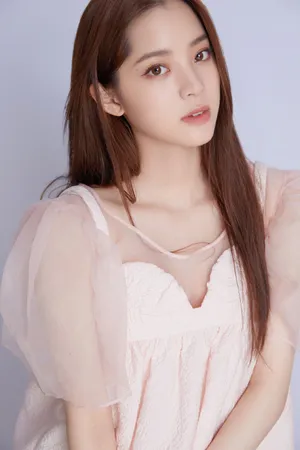 欧阳娜娜粉色系甜美写真图片