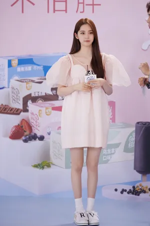 欧阳娜娜粉色系甜美写真图片_8