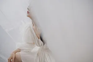 赵丽颖泡泡袖白裙写真图片_4