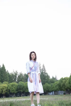 李沁清新文艺户外写真图片_3