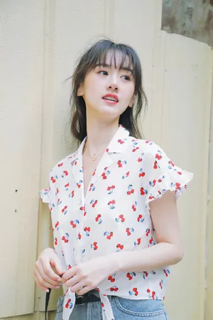 袁冰妍甜美元气写真图片