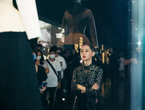 王子文黑纱镂空长裙性感图片_3