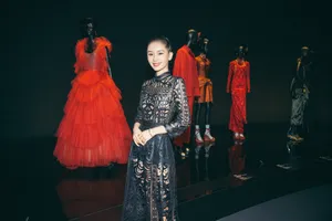 王子文黑纱镂空长裙性感图片_7