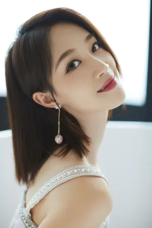 蓝盈莹精致优雅写真图片_1
