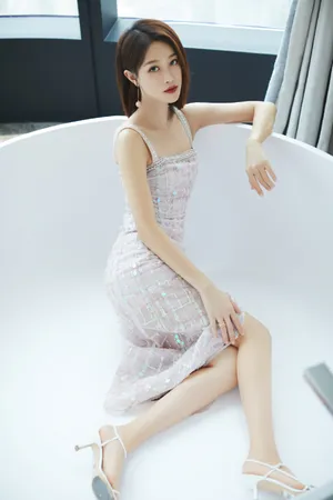 蓝盈莹精致优雅写真图片_4
