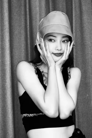 田依桐露脐装性感写真图片_5