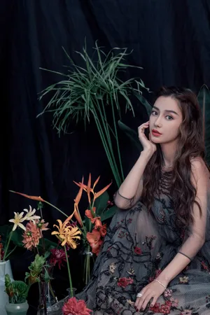 angelababy时尚光影性感写真图片_1