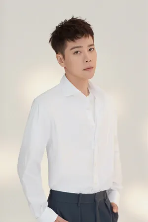徐海乔清爽短发写真图片