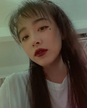 阚清子清爽俏皮自拍图片