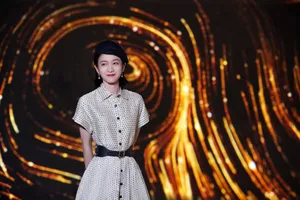 张雪迎复古波点裙写真图片_1