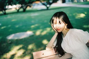 刘一曈俏丽户外写真图片_6