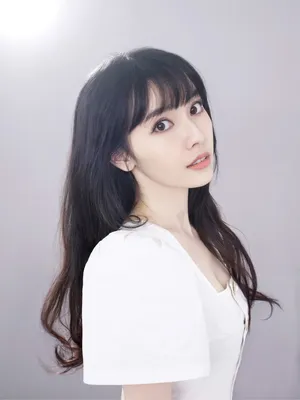 刘一曈白裙小清新养眼写真图片